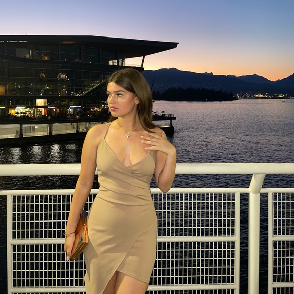 Meet your Posher, Julia - Picture 1 of 1